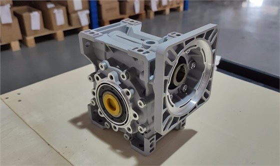 SJMRV040蝸輪蝸桿減速機(jī)實物圖.jpg SJMRV040蝸輪蝸桿減速機(jī)實物圖.jpg